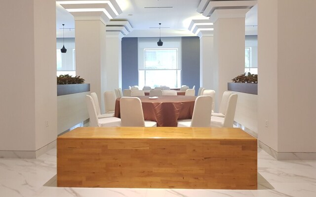 Travel Hub Hotel Kualanamu Airport