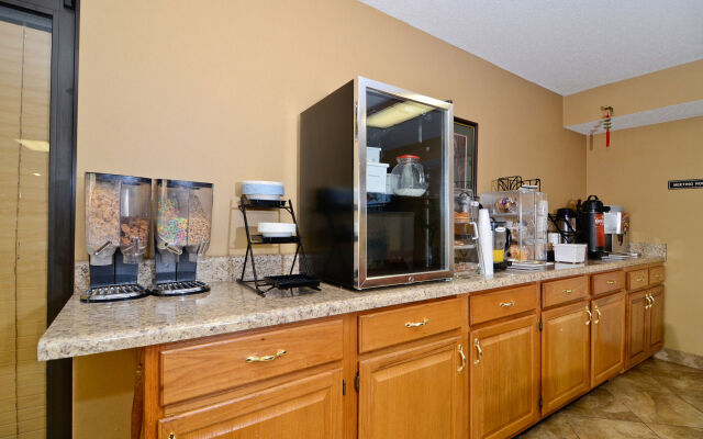 Travelers Inn and Suites