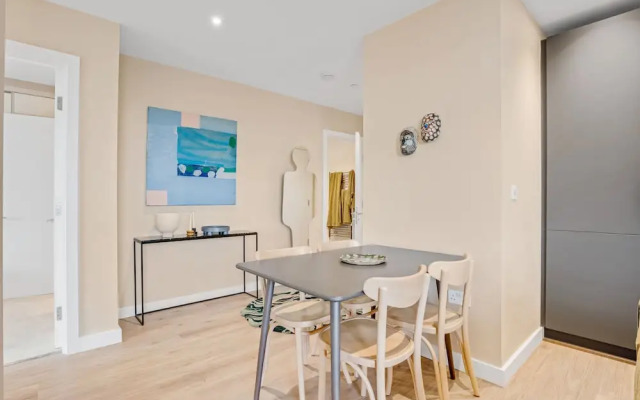 Stunning Two-bedroom Apartment With a Balcony