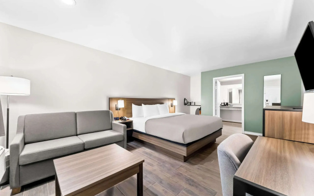 Quality Inn & Suites Port Lavaca near Lighthouse Beach