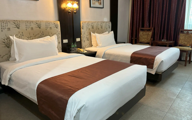 Lido De Paris Hotel