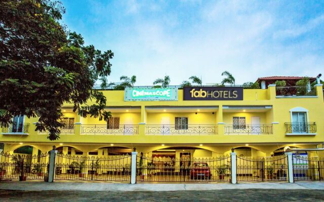 Hotel Cinemascope by OYO Rooms