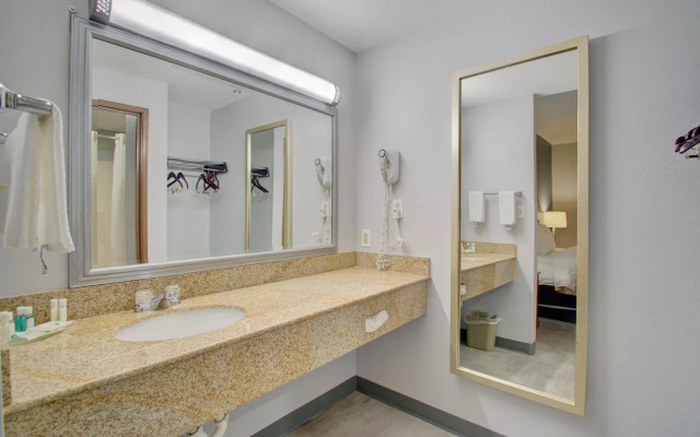 Quality Inn & Suites CVG Airport