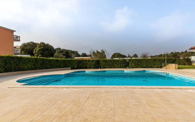 Pool Apartment Suzi 4