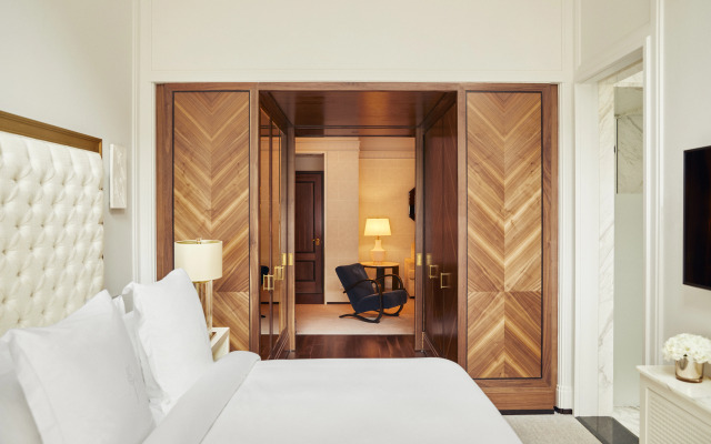 Отель Four Seasons Hotel Madrid