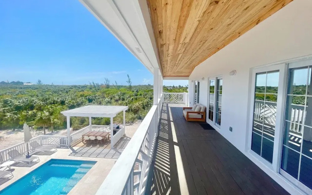 Palms Paradise: Romantic Beach House