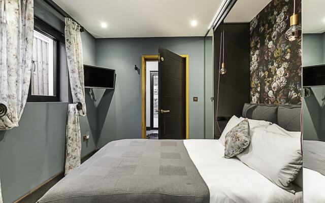 Scarlett Heart Studios in Golders Green