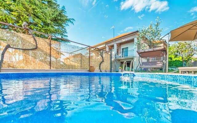 Lovely Apartment in Pakoštane With Private Swimming Pool