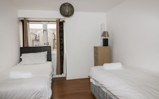 4 Bredon Court