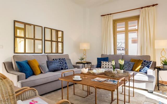 Bright & Large 4bd. Apartment With Views to the Alcazaba. Zegrí