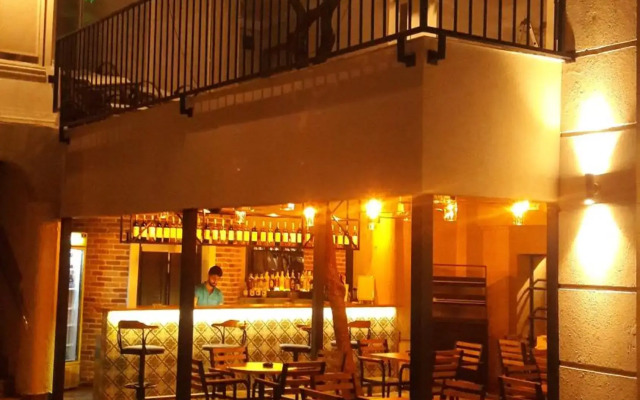 Two Seas Hotel
