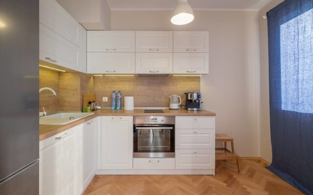 FM Deluxe 2-BDR Apartment with Balcony - Zaimov Park