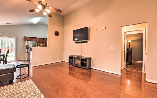 Pet-friendly Retreat w/ Yard: ~ 8 Mi to Downtown!