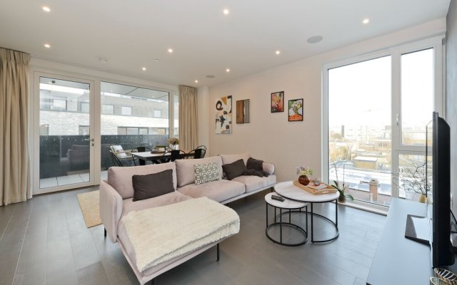 Luxury Apartment With Stunning Views Near London Bridge by Underthedoormat