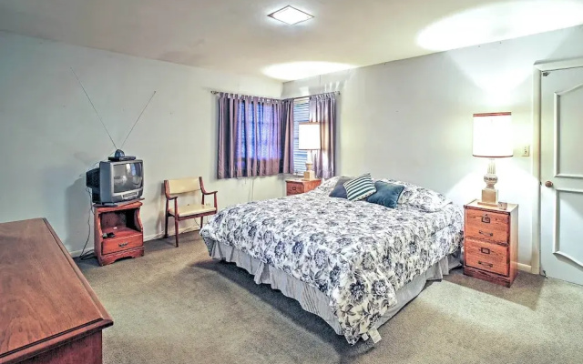 Mid-century Hideaway: Spacious Brownsville Home!