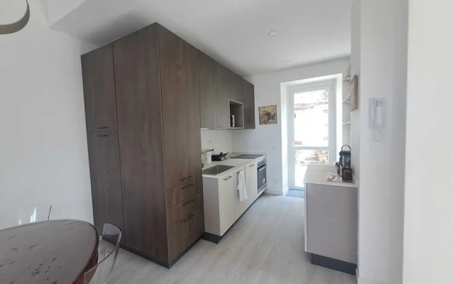 Central Design Flat With Parking