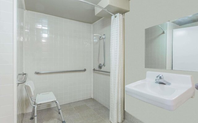 Super 8 by Wyndham Atlanta Northeast GA