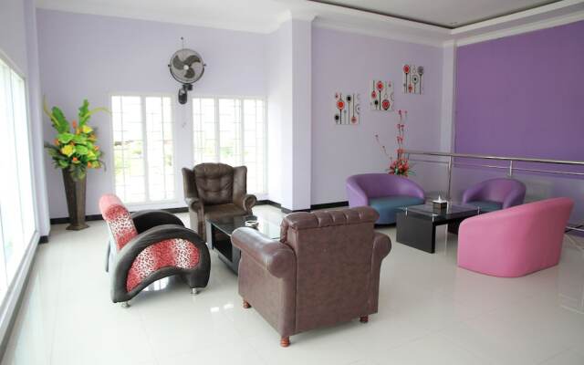 OYO 1138 Purple Hotel