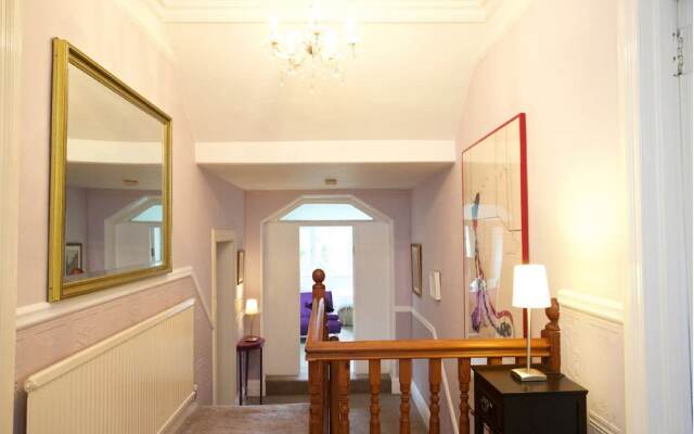 Pitcullen Guest House