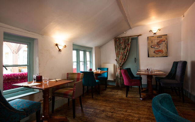 Cromwell Arms Country Pub with Rooms