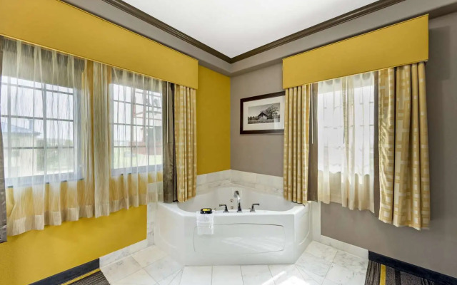 Best Western Plus Emerald Inn & Suites