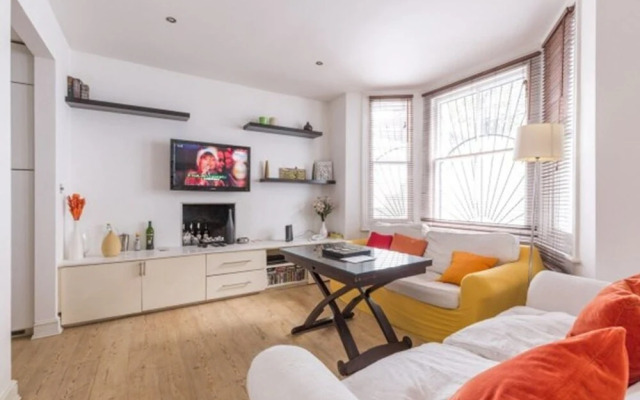 Eson2 - The Chelsea Edith Grove Lodge