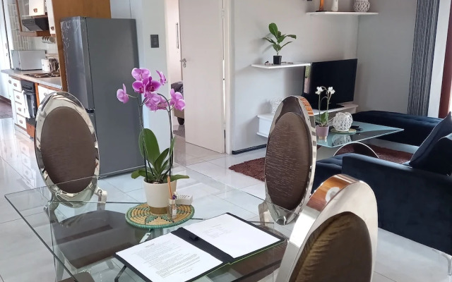 Crest Farm - Self-catering 2-bedroom, Wi-fi, Views, Swiming Pool