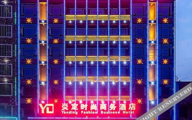 Vienna 3 Best Hotel (Yingshan Bus Station)