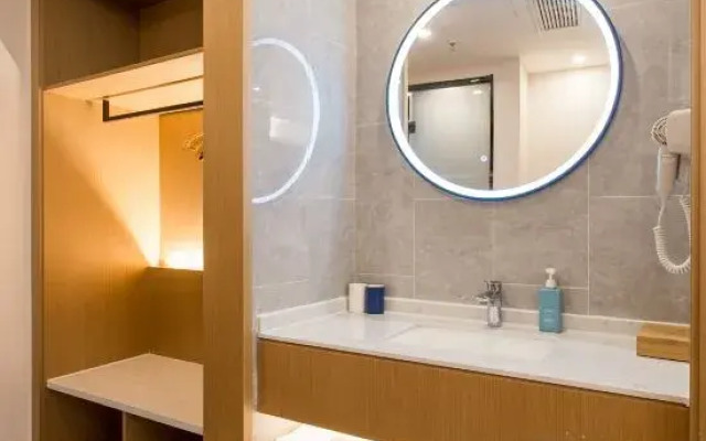 Starway Hotel (Linyi Luozhuang Baoli Fortune Plaza)