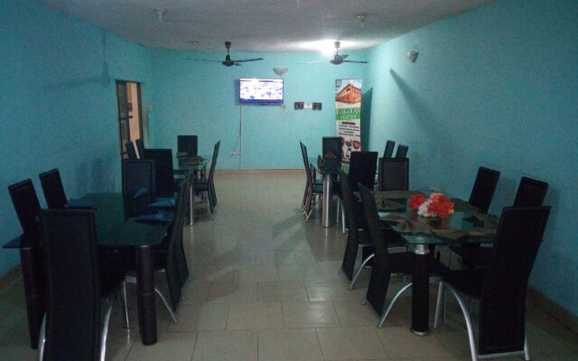 Peak Olam Suites