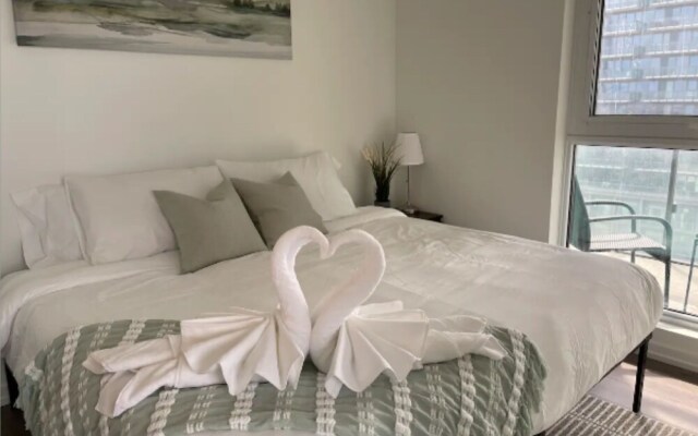 Waterfront Jane Retreat