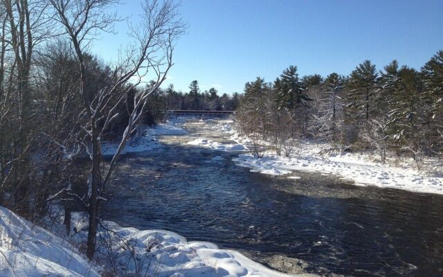 Petawawa River Inn and Suites