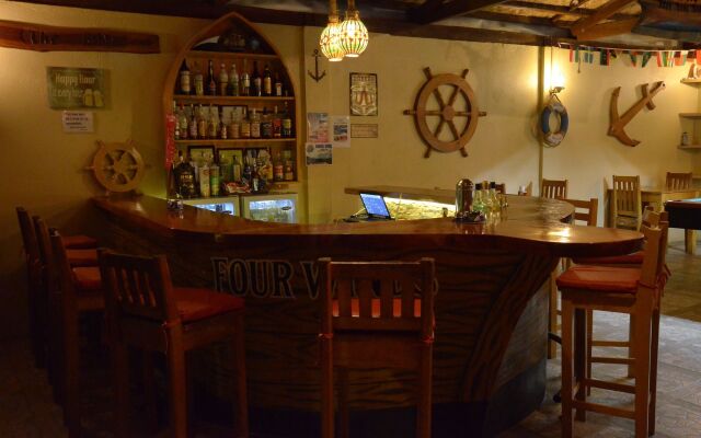 Captain's Lodge and Bar