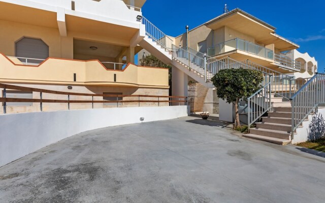 Pleasant Holiday Home in Donnalucata near Spiaggia Micenci