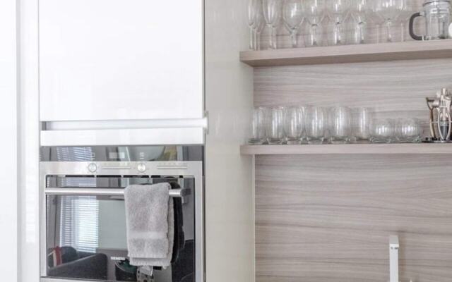 Modern 2BD Flat With a Balcony - Wandsworth