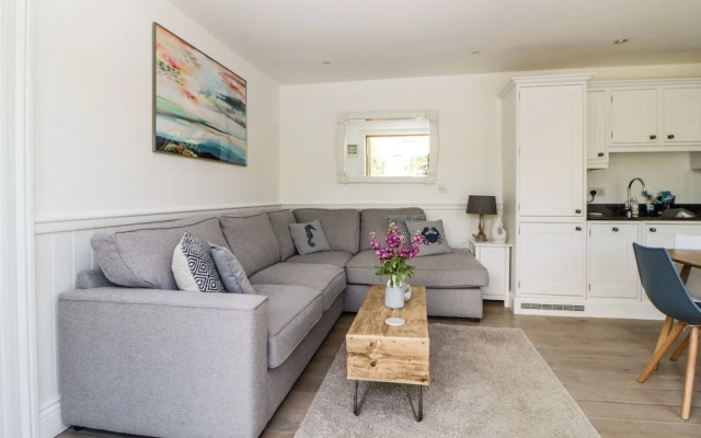 2 Garden Apartment