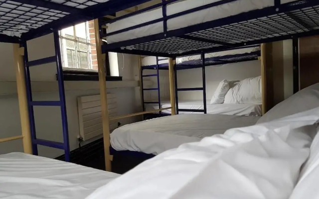 Rock n Bowl Hostel