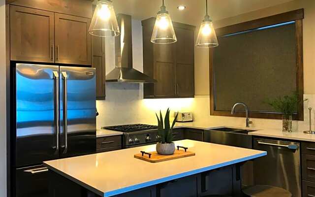 Snow Creek Cabins by Fernie Lodging Co