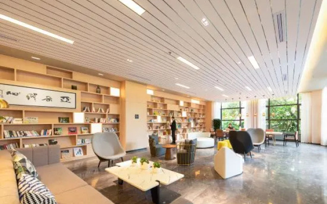 Atour Hotel Shenzhen Longgang Shiyaling Metro Station