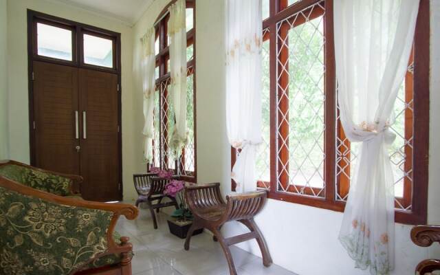 RedDoorz Syariah near Ngade Lake