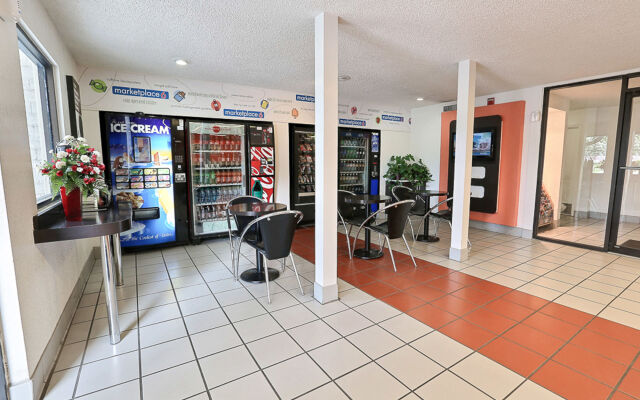 Motel 6 Addison, TX - Dallas