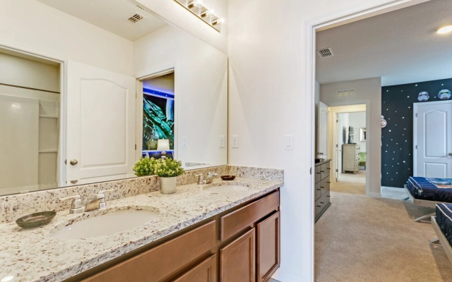 Oakwood Street Villa Solterra 7036