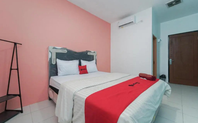 OYO 779 Mn One Residence Syariah Near ITC Cempaka Mas Near Kalbe Farma