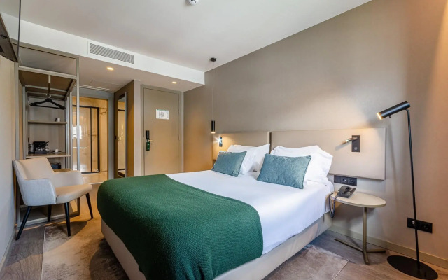 Omid Saldanha Hotel