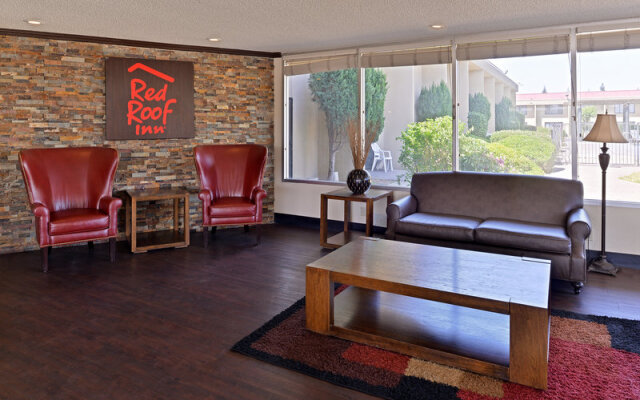 Rodeway Inn & Suites