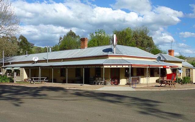 Little River Inn - Hostel