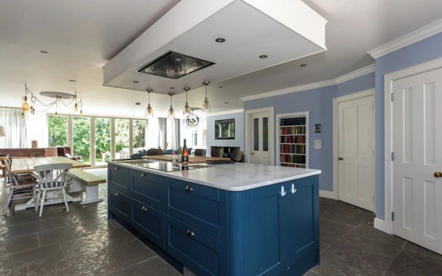 Vallis Oak Villa