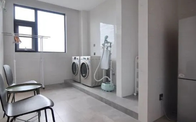 Yilongxuan Hotel (Guangzhou Baiyun Airport Renhe Subway Station)