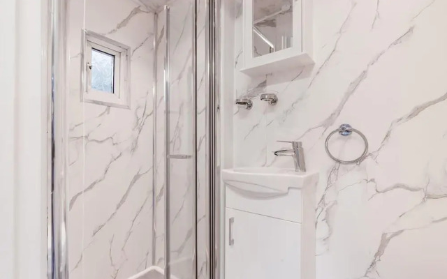 North Central London House/ Sleeps8/garden/wifi