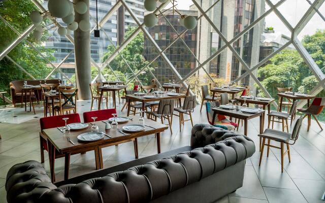 V Grand Hotel, a member of Radisson Individuals